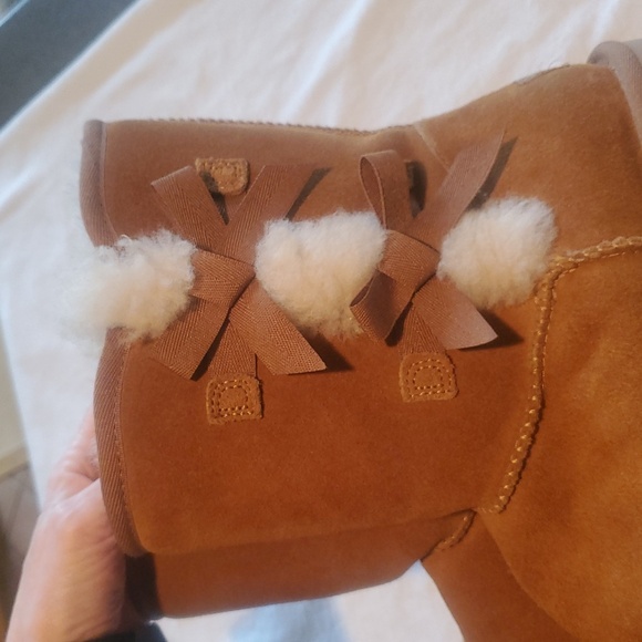 Koolaburra By UGG Cozy Tan with Bows Sz. 8 Boots - Picture 11 of 11